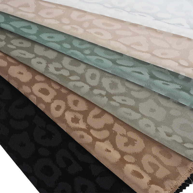50/75 Regangan Satin Leopard Jacquard