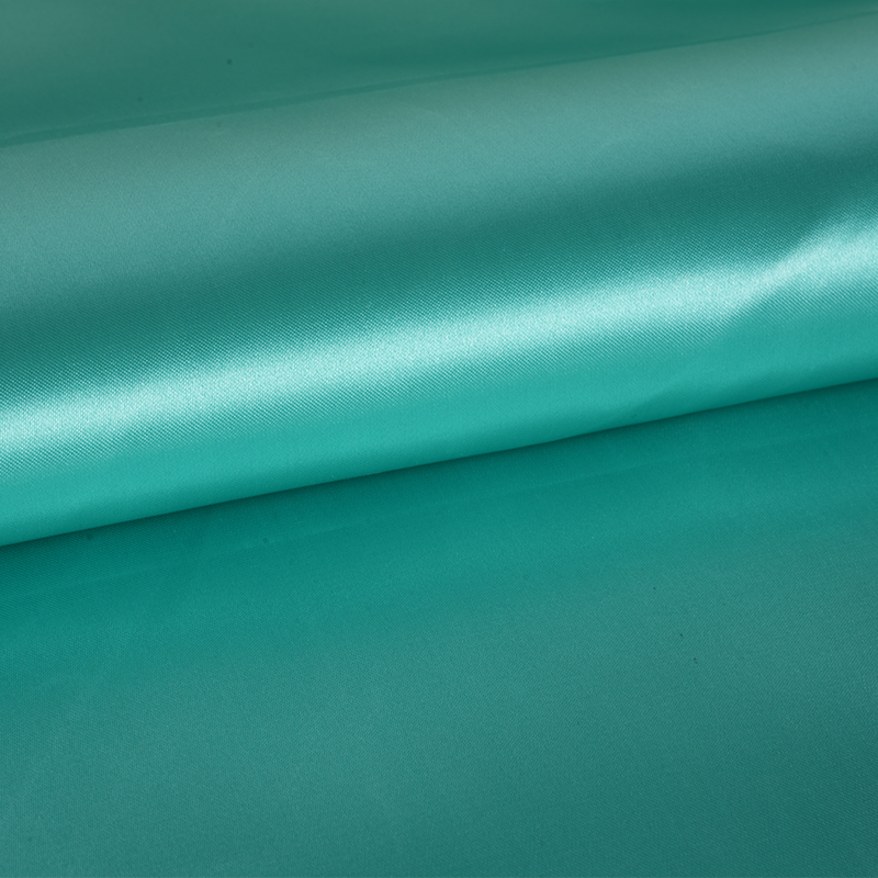 Satin Tidak Berpintal 50/75 Berkilat + Dayung Nipis Pada Fabrik Atas